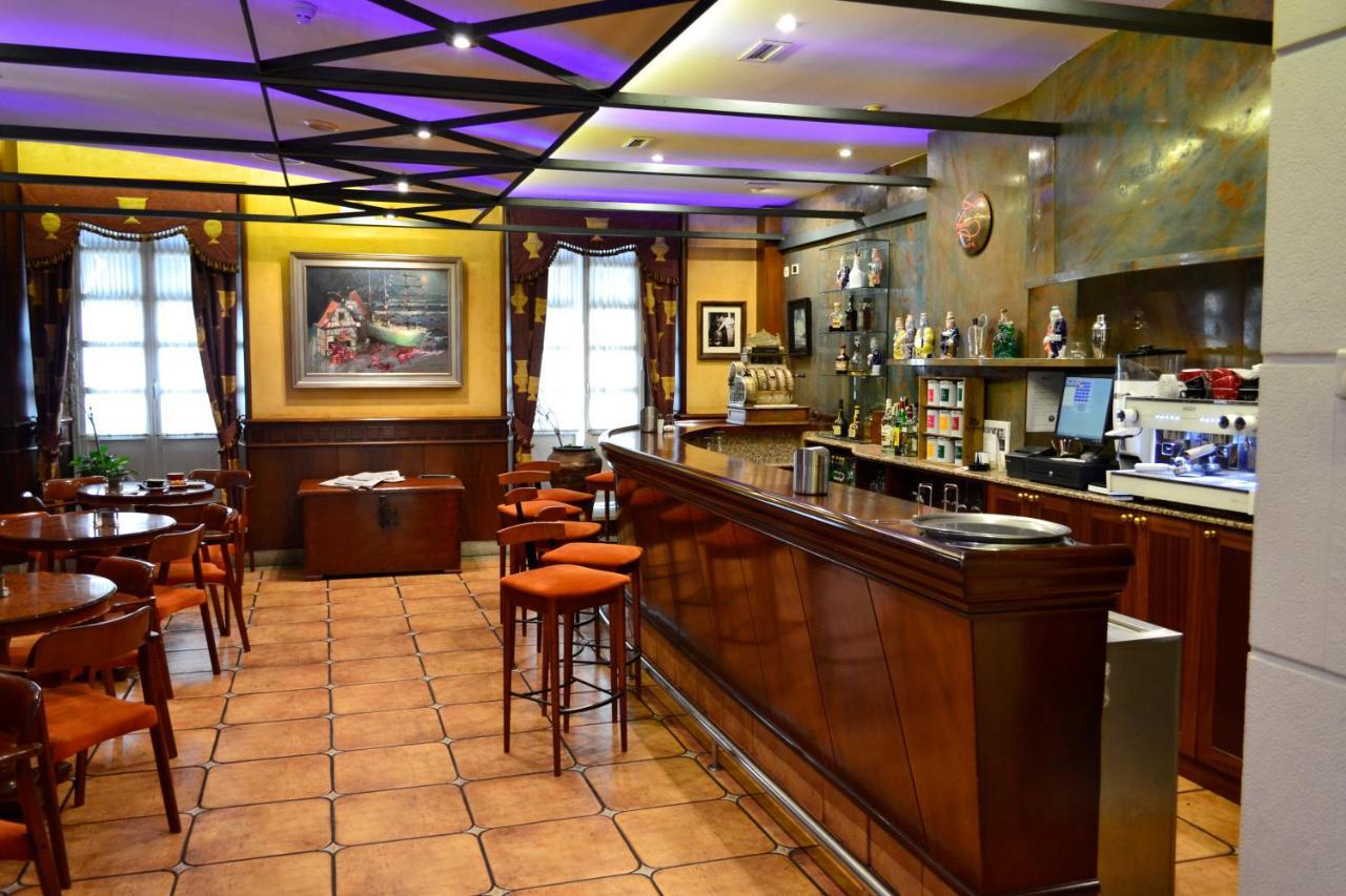 Hotel Alda El Suizo Ferrol Bagian luar foto