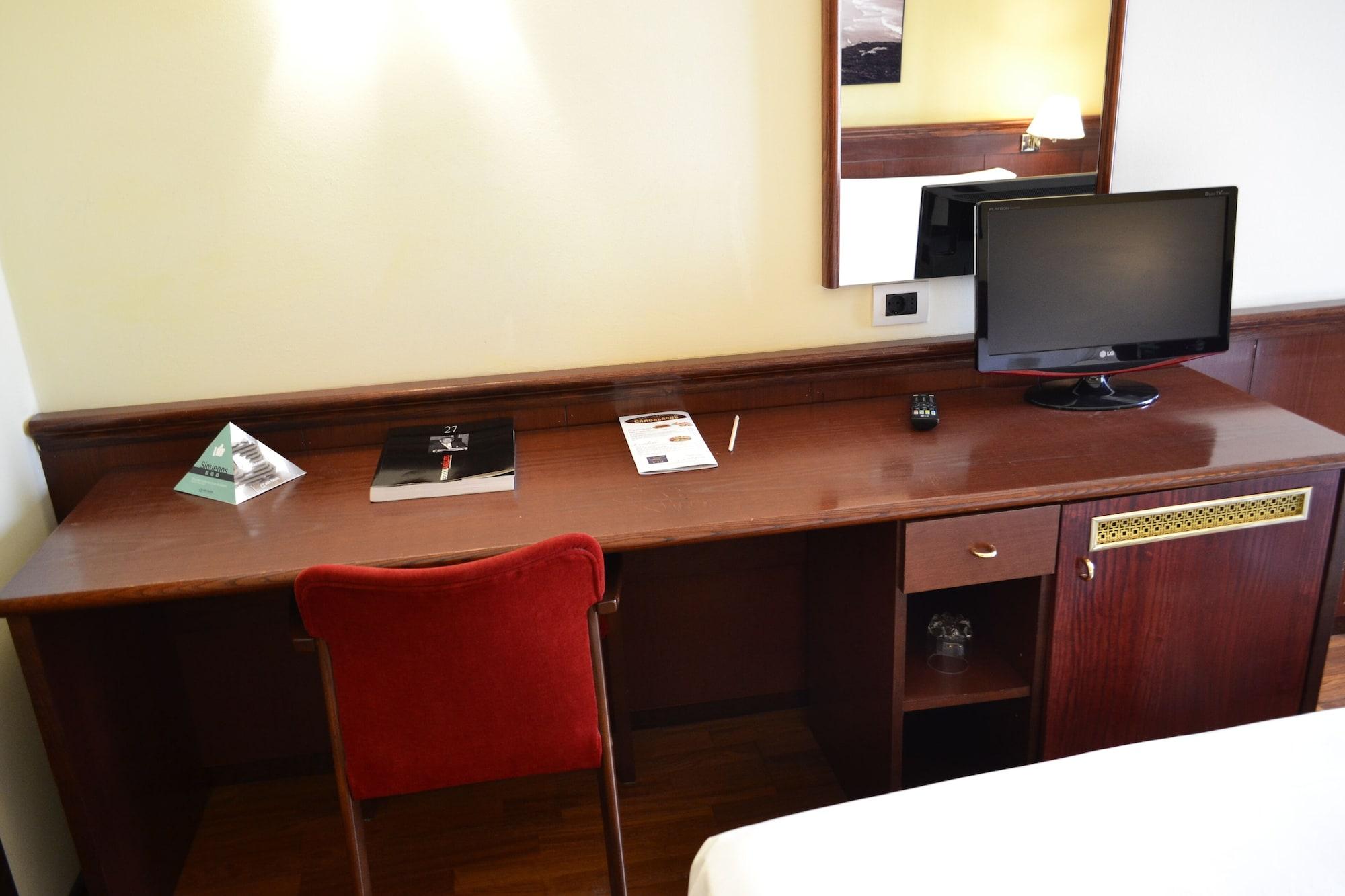 Hotel Alda El Suizo Ferrol Bagian luar foto
