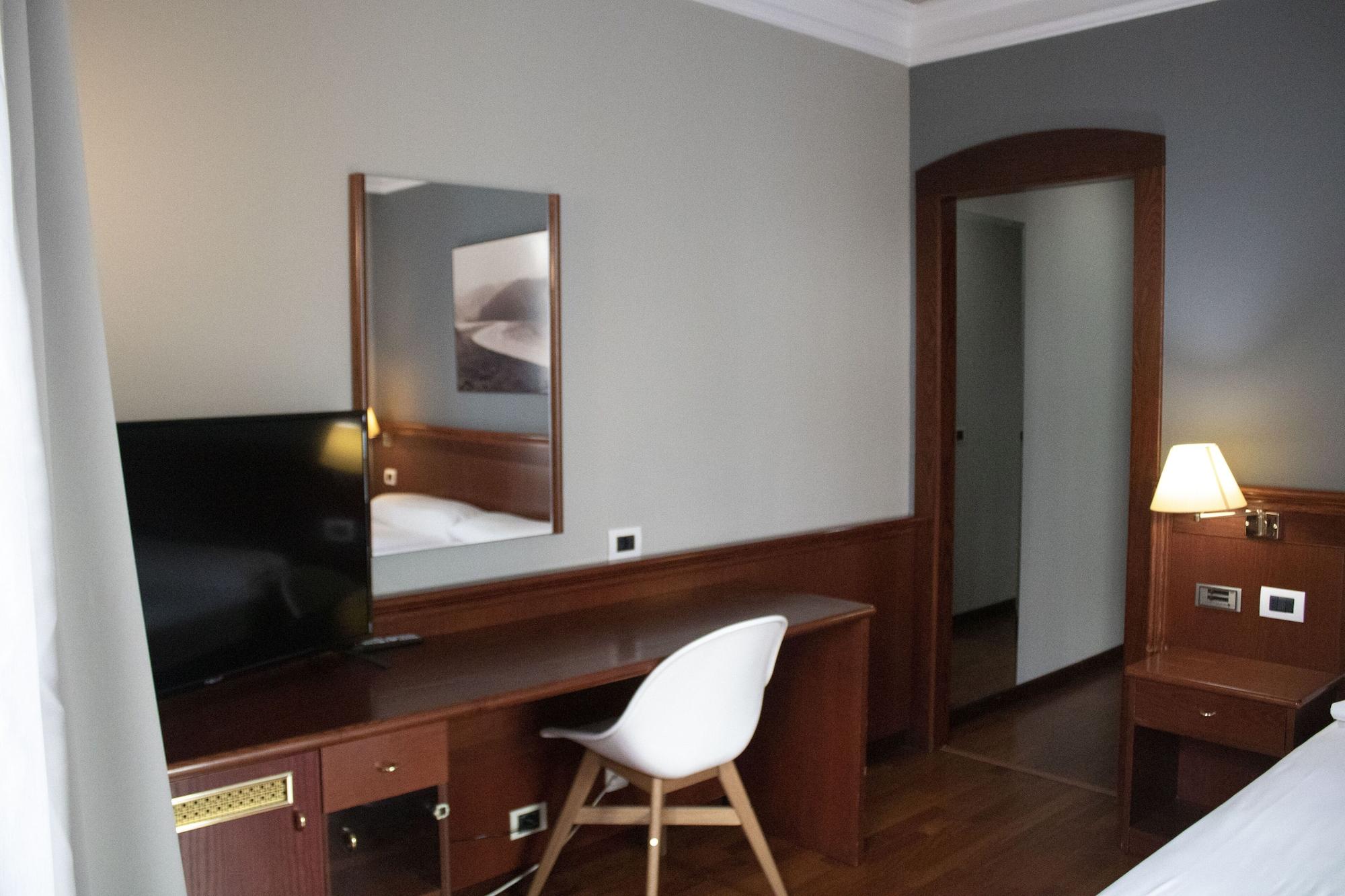 Hotel Alda El Suizo Ferrol Bagian luar foto