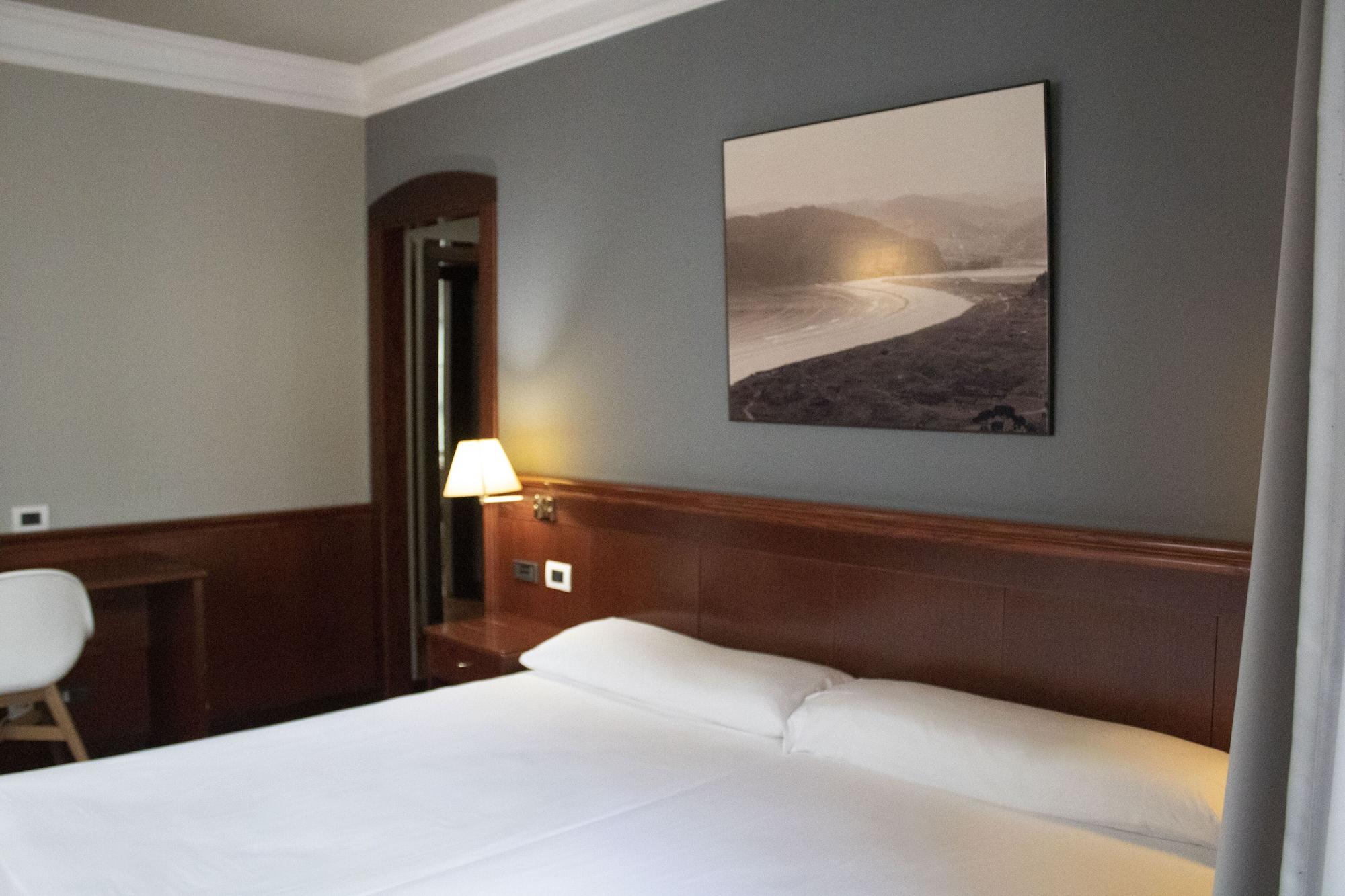 Hotel Alda El Suizo Ferrol Bagian luar foto