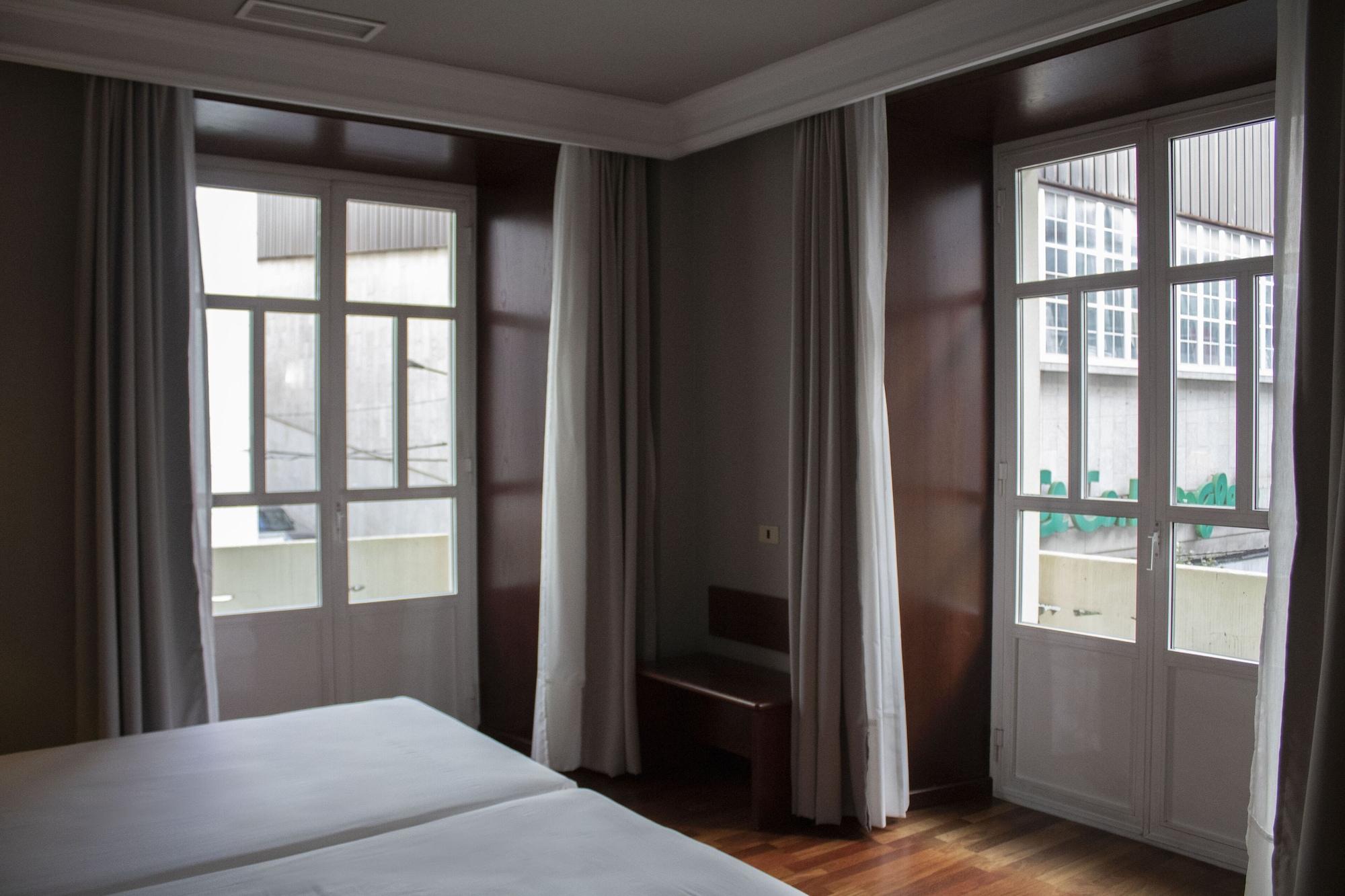 Hotel Alda El Suizo Ferrol Bagian luar foto