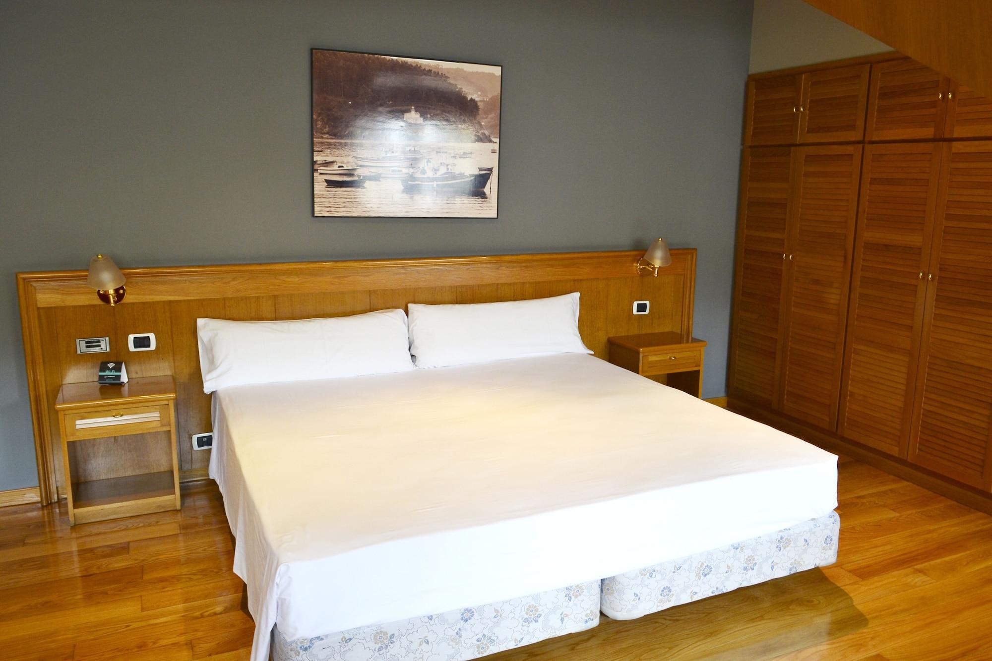 Hotel Alda El Suizo Ferrol Bagian luar foto