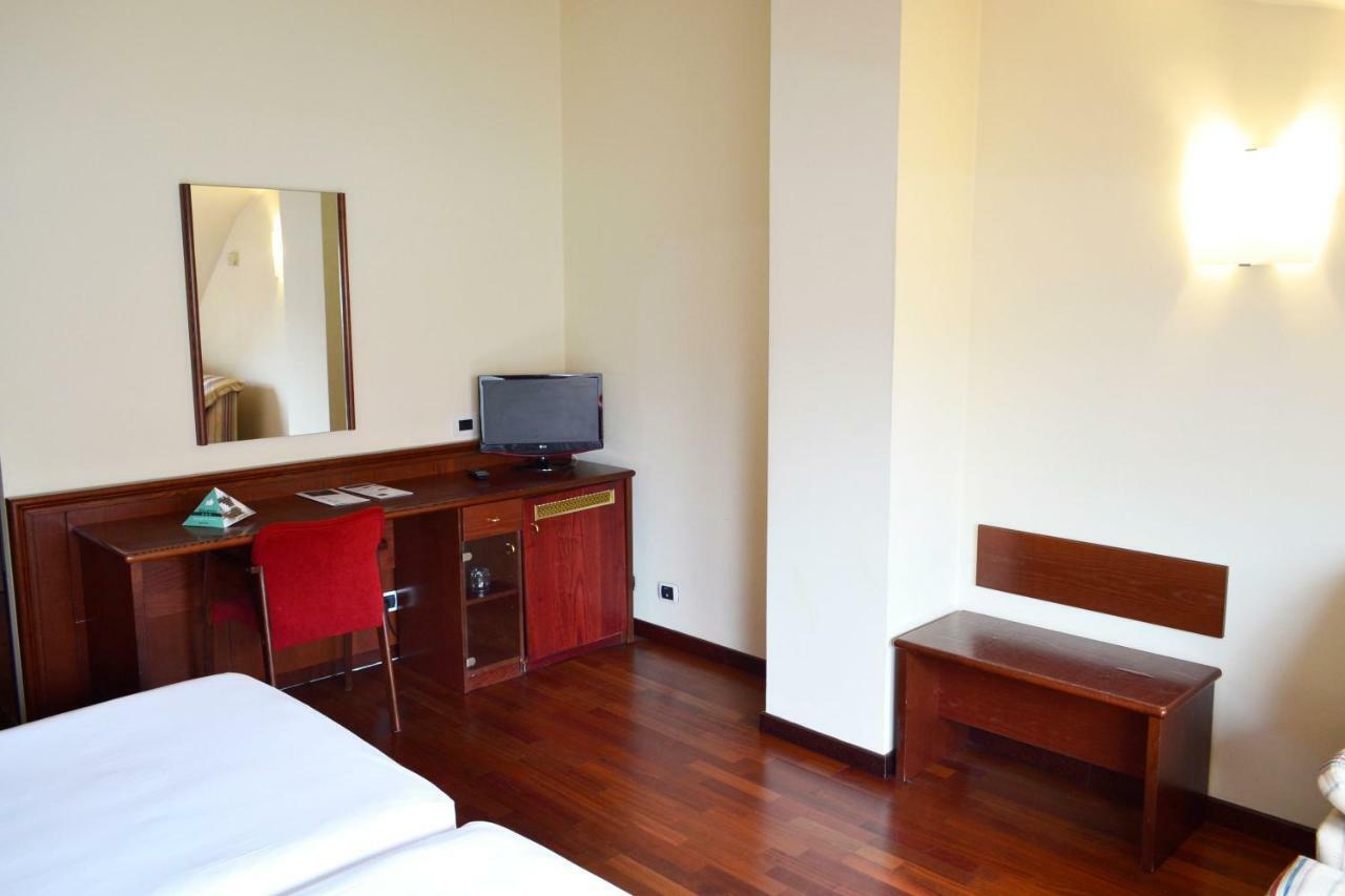 Hotel Alda El Suizo Ferrol Bagian luar foto