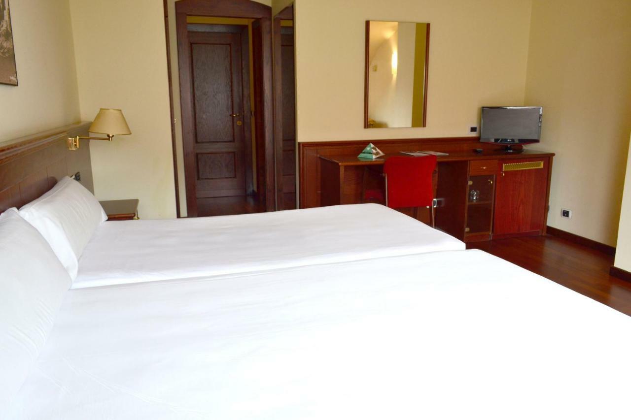 Hotel Alda El Suizo Ferrol Bagian luar foto