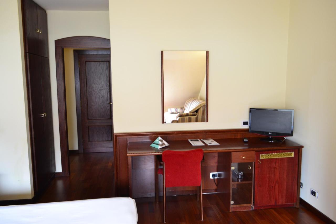 Hotel Alda El Suizo Ferrol Bagian luar foto