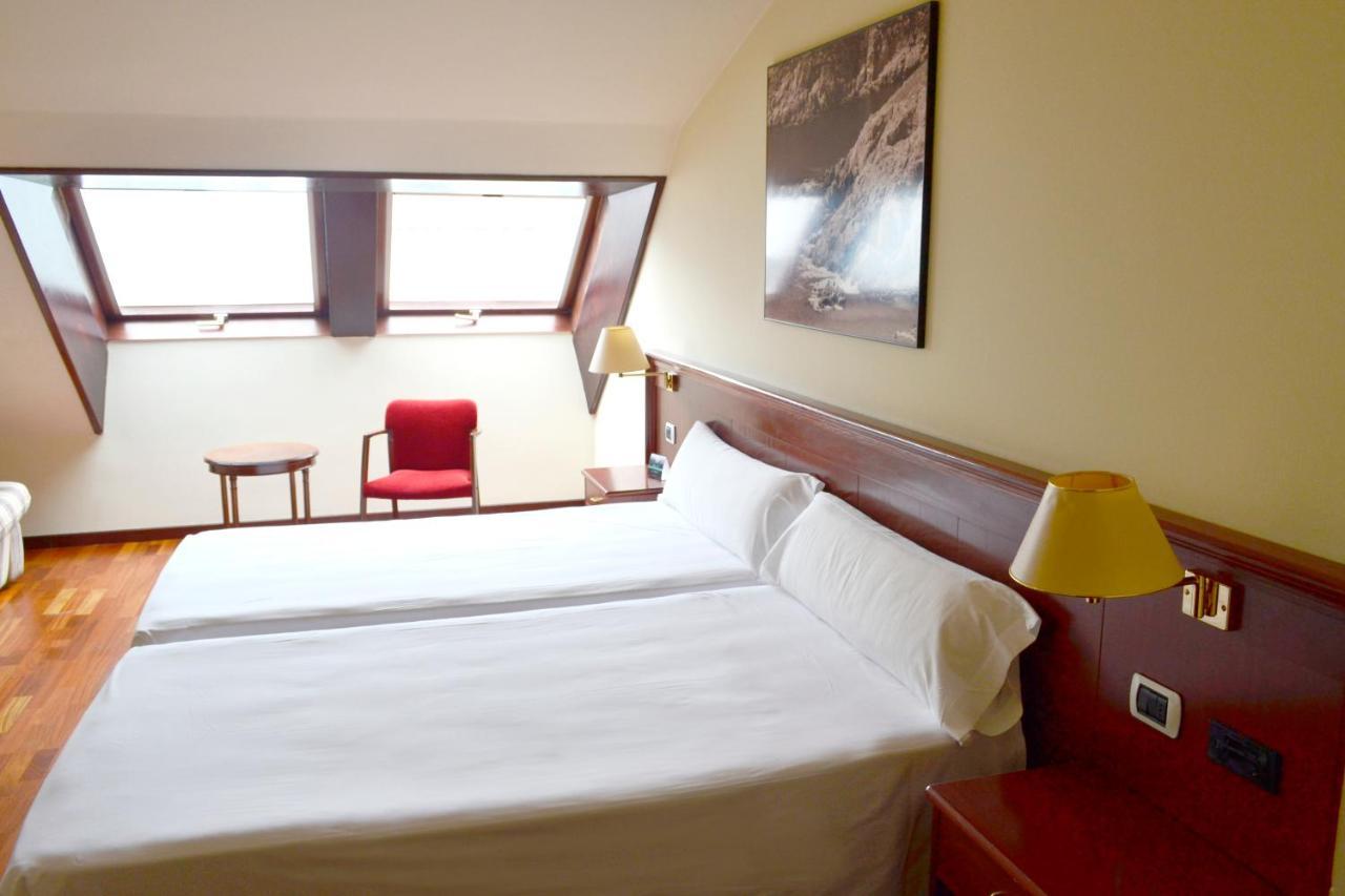 Hotel Alda El Suizo Ferrol Bagian luar foto